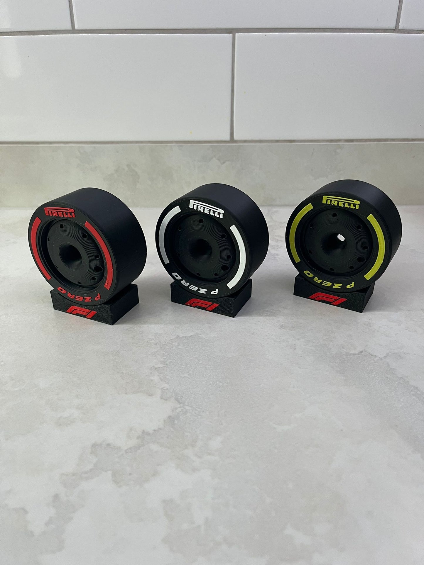 F1 - Formula 1 Tyre Set with Stand