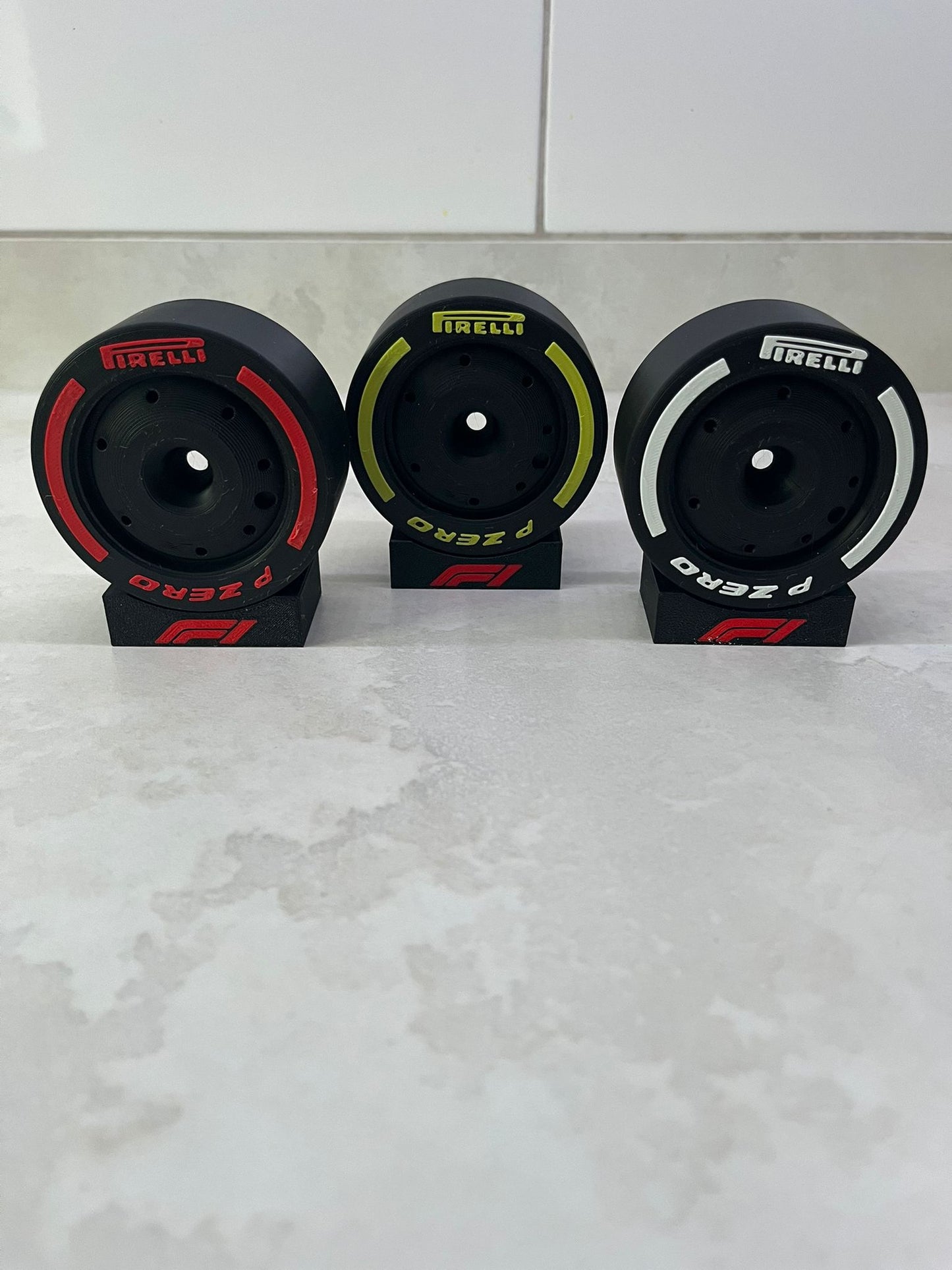 F1 - Formula 1 Tyre Set with Stand
